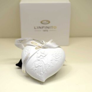 Bomboniera matrimonio cuore in finissima porcellana bianca con decoro a rilievo e luce led interna