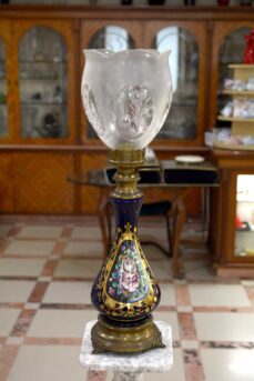 Lampada stile antico "Petrolio" decorata a mano e firmata